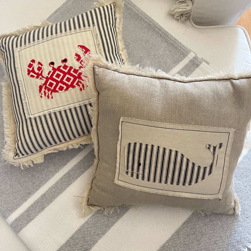 Small Nautical Themed Throw Pillow Set with Crab and Whale Design